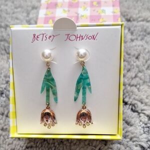 Betsey Johnson Hanging Tulip Earrings NWT/NIB